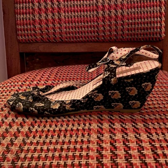 Floral Wedge Sandals by "But Another Innocent Tale..." Size 7.5 - Picture 4 of 7